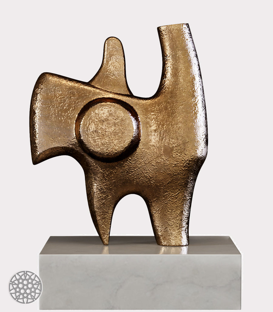 Totem Moderne – Sculpture Abstraite en Laiton