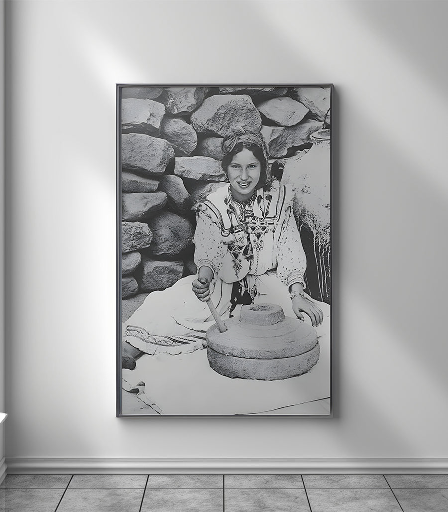 Tableau décoratif 'Traditions Ancestrales - La Meunière Berbère