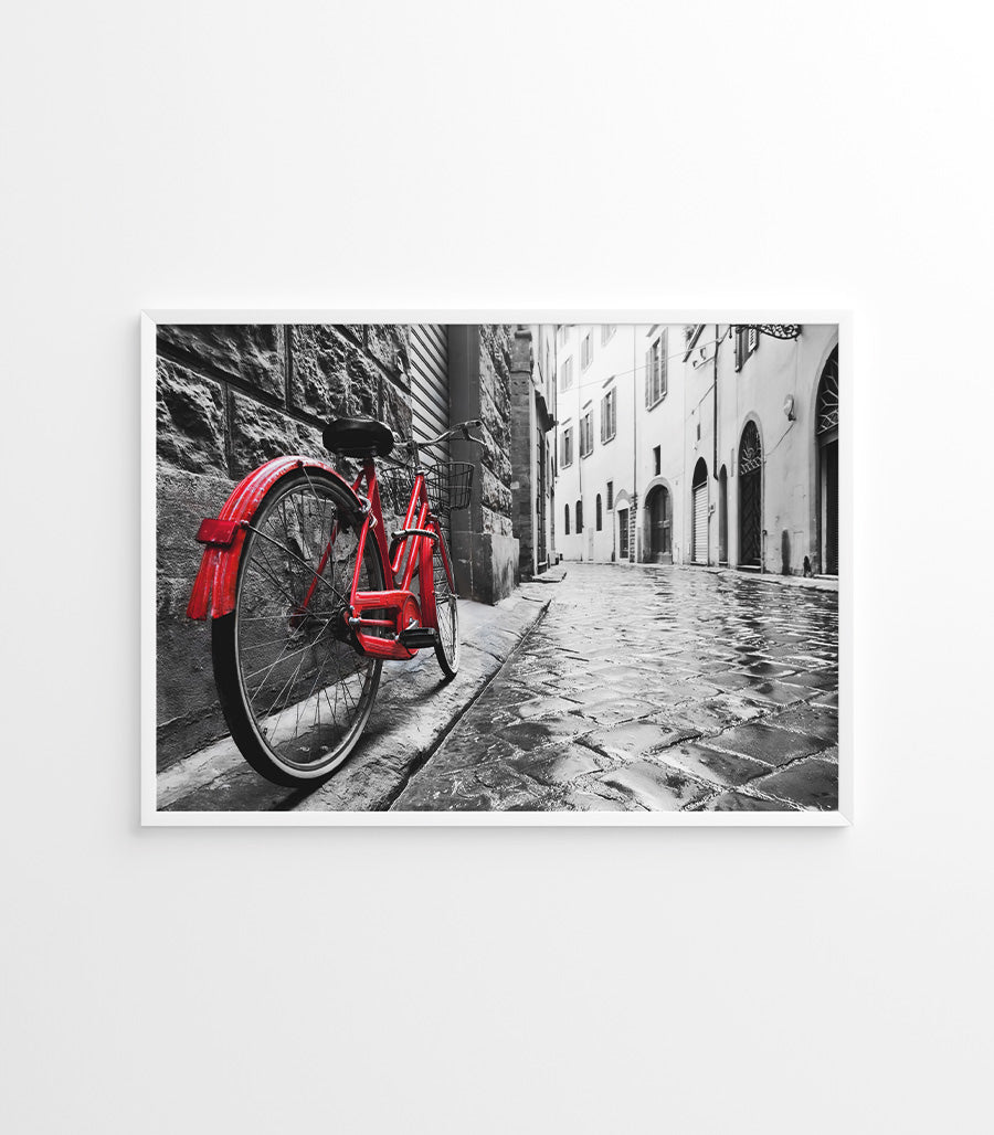 Tableau Vélo Rouge dans une Rue Pavée