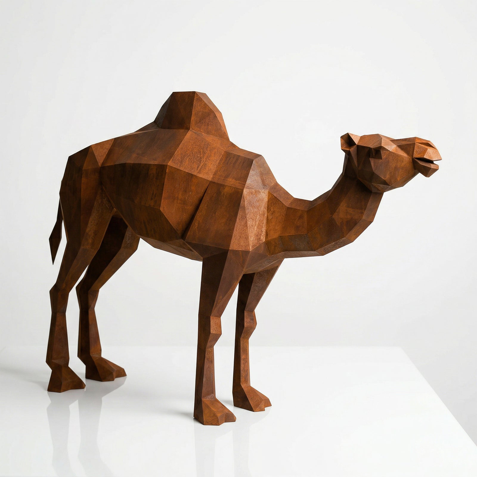 Sculpture chameau en polygone En Corten