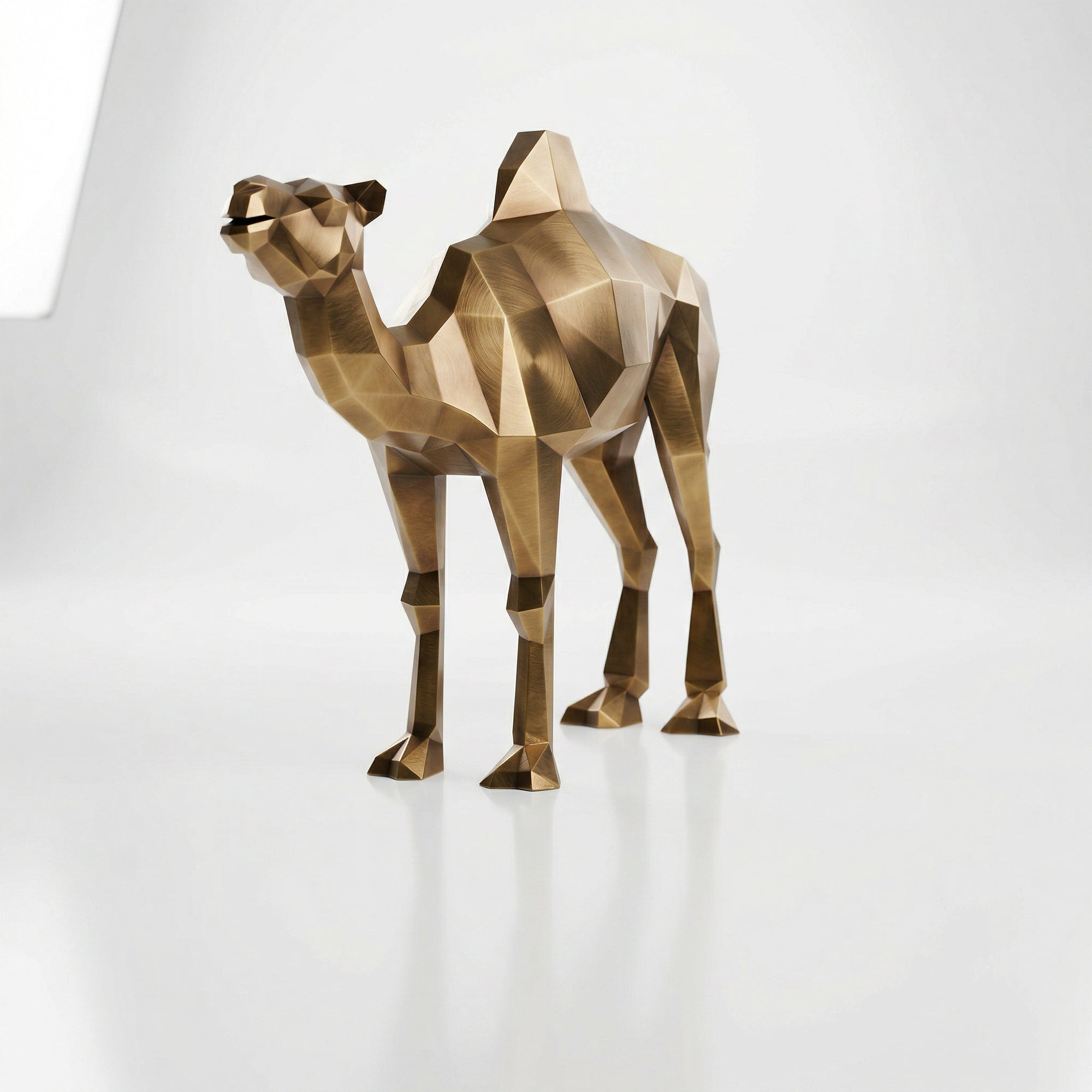 Grande Sculpture de Chameau Polygone