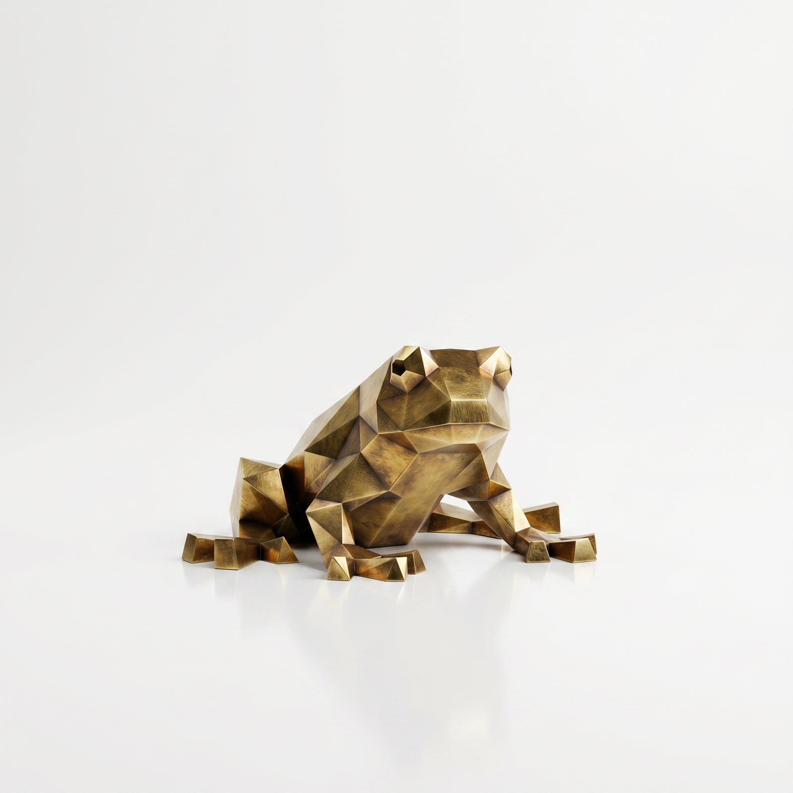 Grande Sculpture de Grenouille Polygone En Laiton