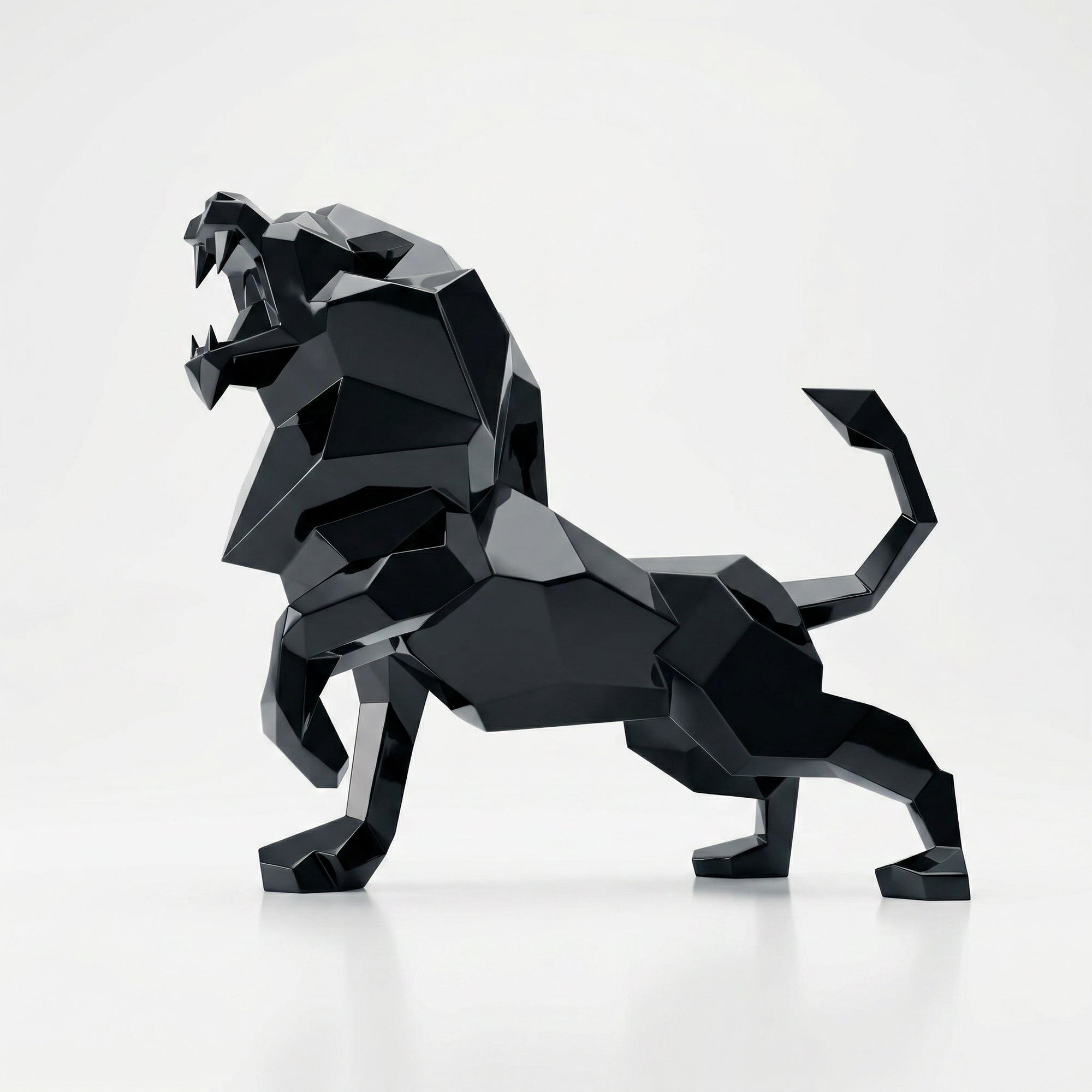Sculpture Lion Rugissant Facetté