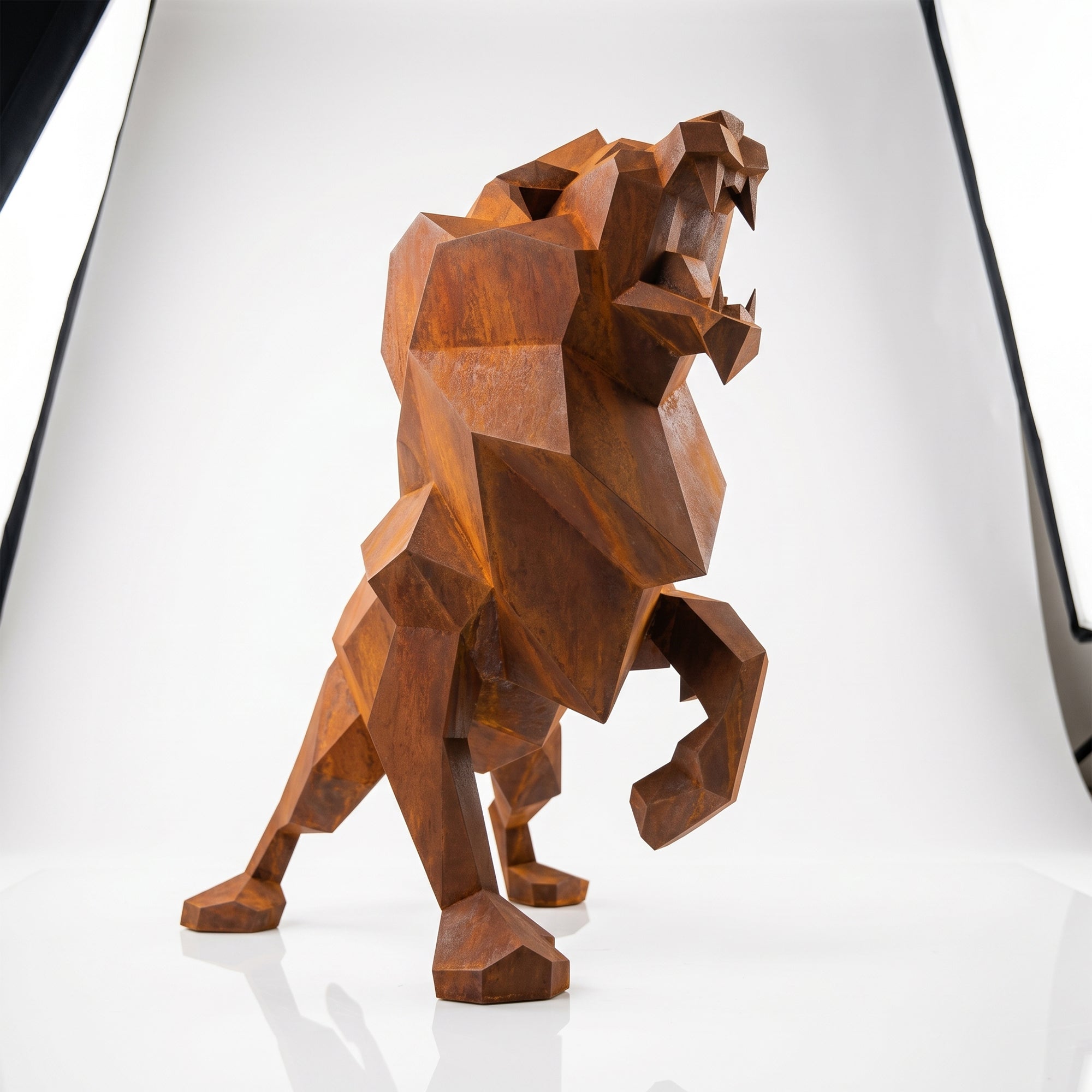 Sculpture Lion Rugissant Facetté